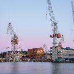 Geometrinen arkkitehtuurikuva satamasta ja sommittelun hallintaa, arkkitehtuurivalokuvauskurssi Kuressaaressa – Tuomas Uusheimo