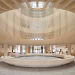 Puurakentaminen, aulatila ja sen muotokieli ja arkkitehtoninen sommittelu, arkkitehtuurivalokuvauskurssi Kuressaaressa – Tuomas Uusheimo