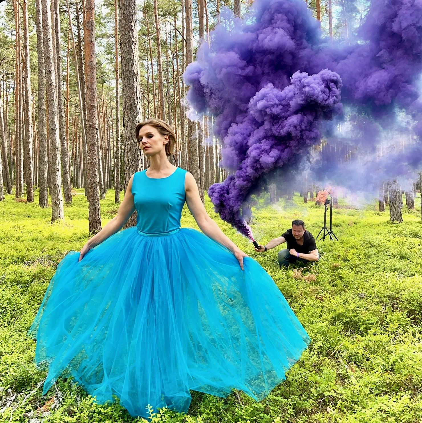 We also used smoke to create a captivating effect in the photo. The image features Julia and photographer Pasi Hakala, who provided assistance to Joe McNally during the workshop.
