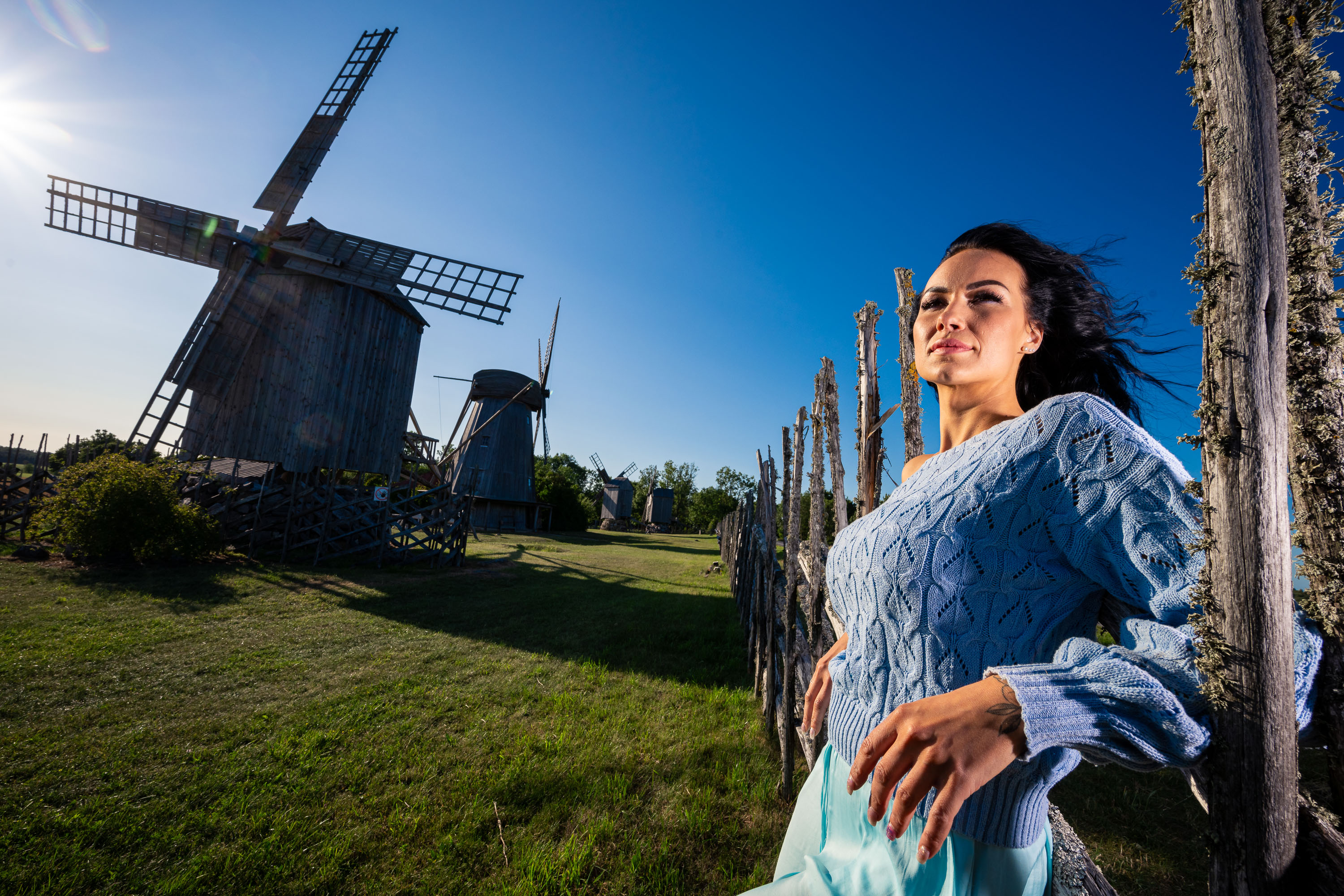 In Joe McNally's portrait photography workshop in Saaremaa, Estonia, we provide a variety of authentic shooting locations. One of these locations is the picturesque Angla Windmill Park, captured in this picture.