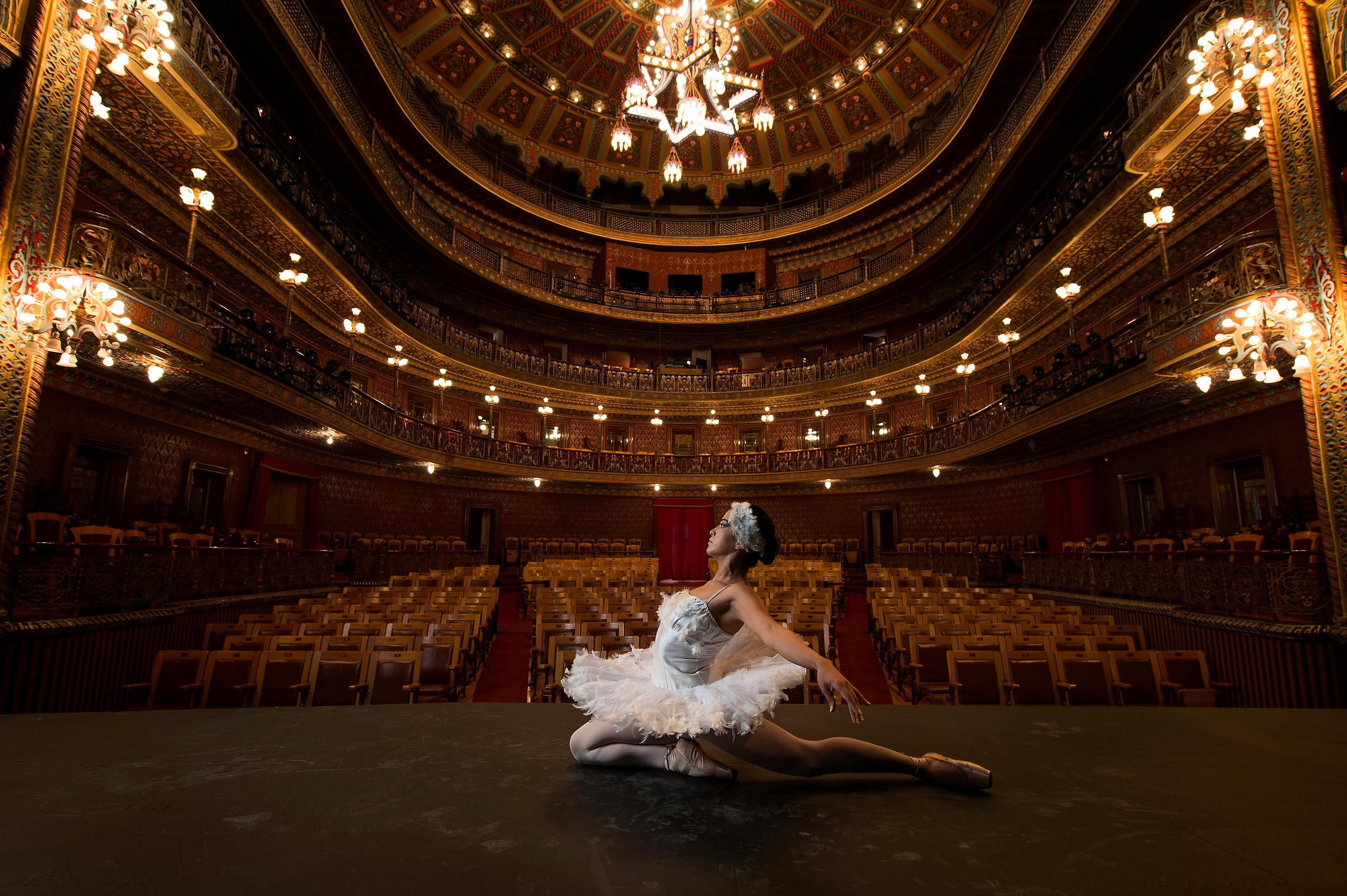 A beautiful model for Joe McNally's workshop.